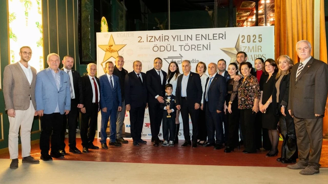 İzmir iş, sanat ve basın dünyası bir araya geldi